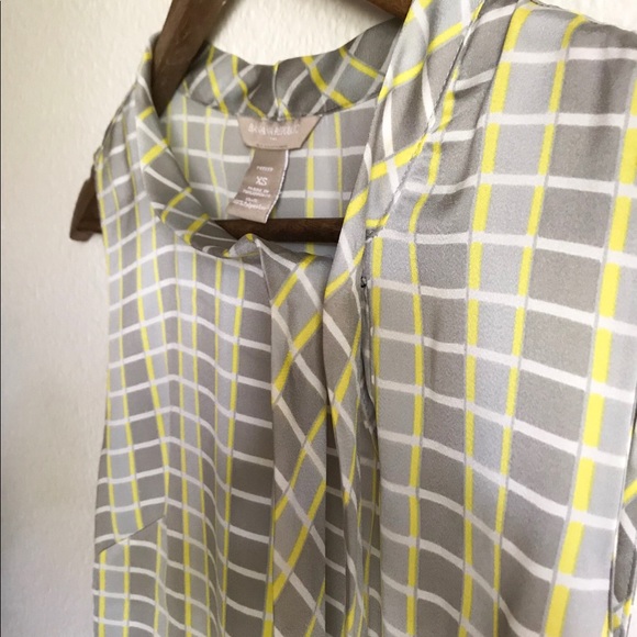 3/$20 - Banana Republic Factory Sleeveless W/ Tie - Picture 3 of 4